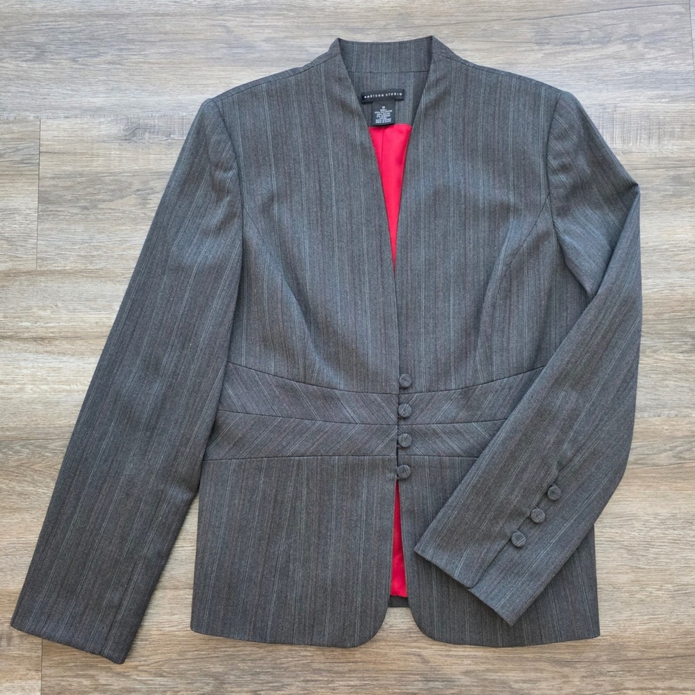 NWT Madison Studio Grey Pinstripe Blazer Women Office Professional Size 10 <3